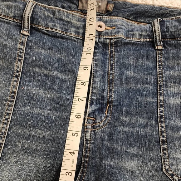 Torrid boho High Rise Raw Hem Shorts medium wash plus size 20 - Picture 7 of 9